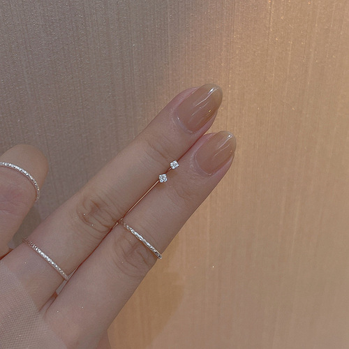 Delicate and exquisite rhombus S925 silver needle earrings with square zirconia studs, suitable for ladies, minimalist and elegant fashion earrings.