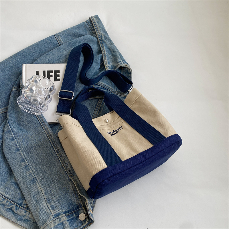 Bolso de hombro para mujer de nicho nuevo para otoño 2023, estilo coreano de internet, bolso de lona casual de mano, bandolera versátil para estudiantes