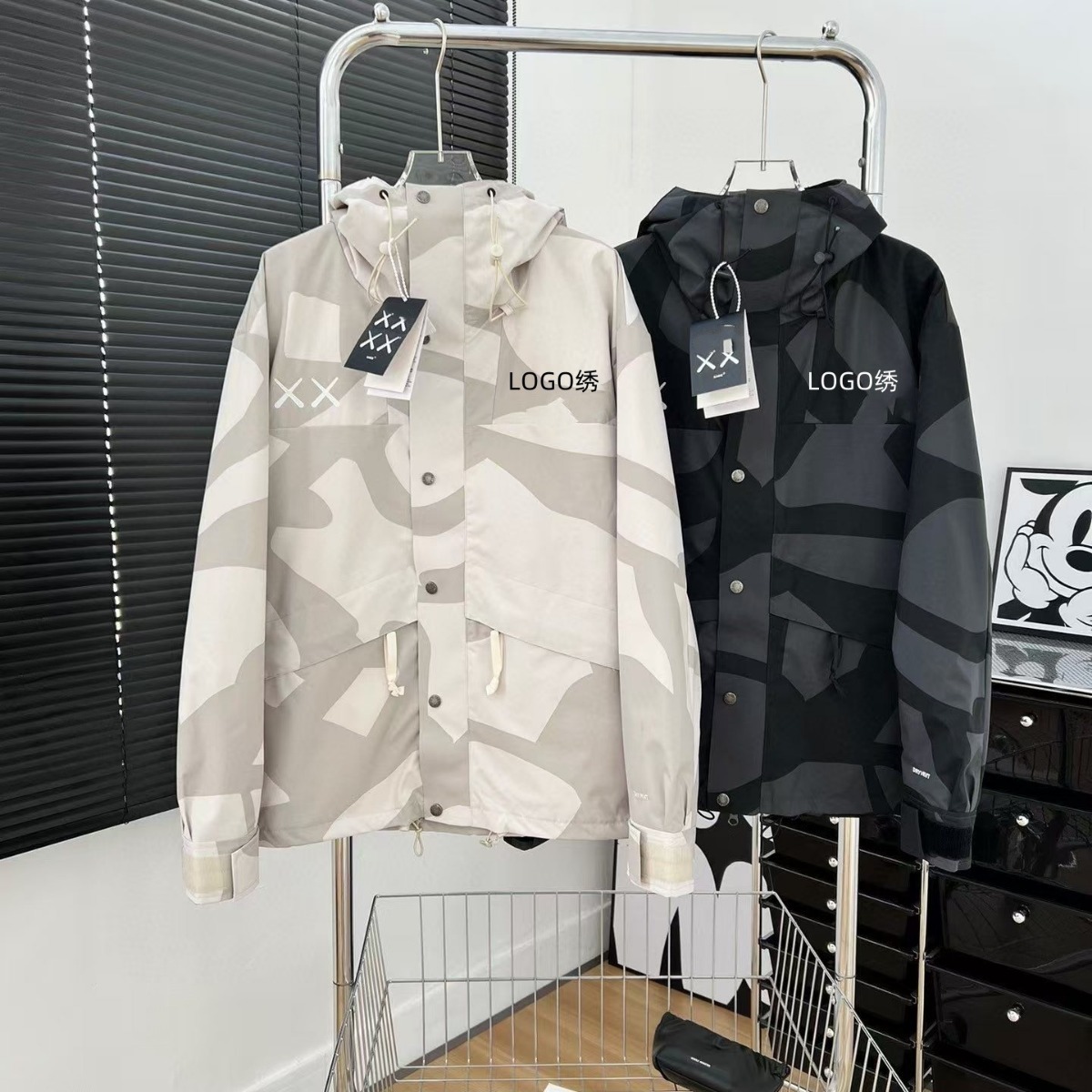 Spring and autumn season's hottest new product: waterproof 1986 camouflage jacket, a three-proof outdoor mountaineering jacket, available in autumn and winter styles for both men and women