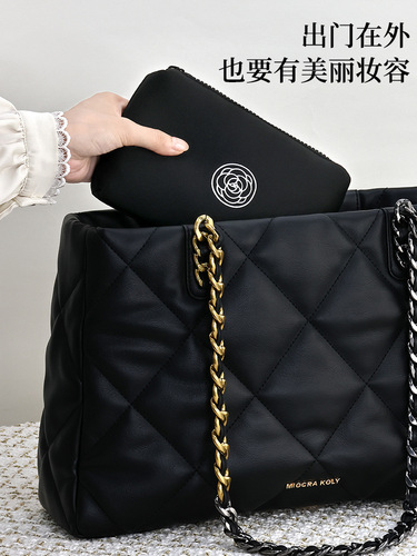 Camellia's new high-end portable small lipstick mobile phone watch key hand cosmetic bag travel storage bag