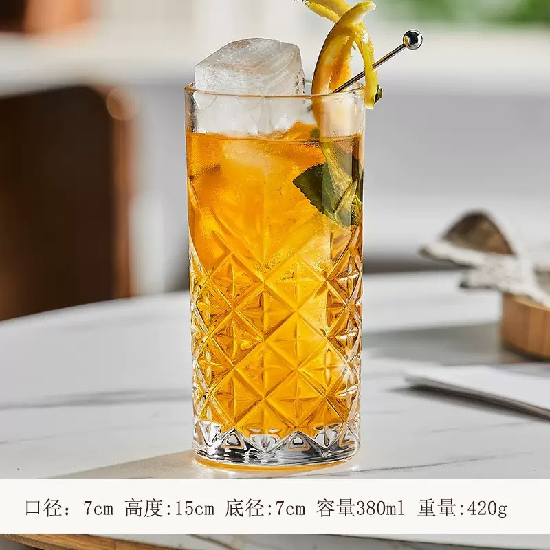 Pasha con copas de cóctel de vidrio creativas, copas de bar de bebidas especiales, copas de vino de alto valor, copas Martini