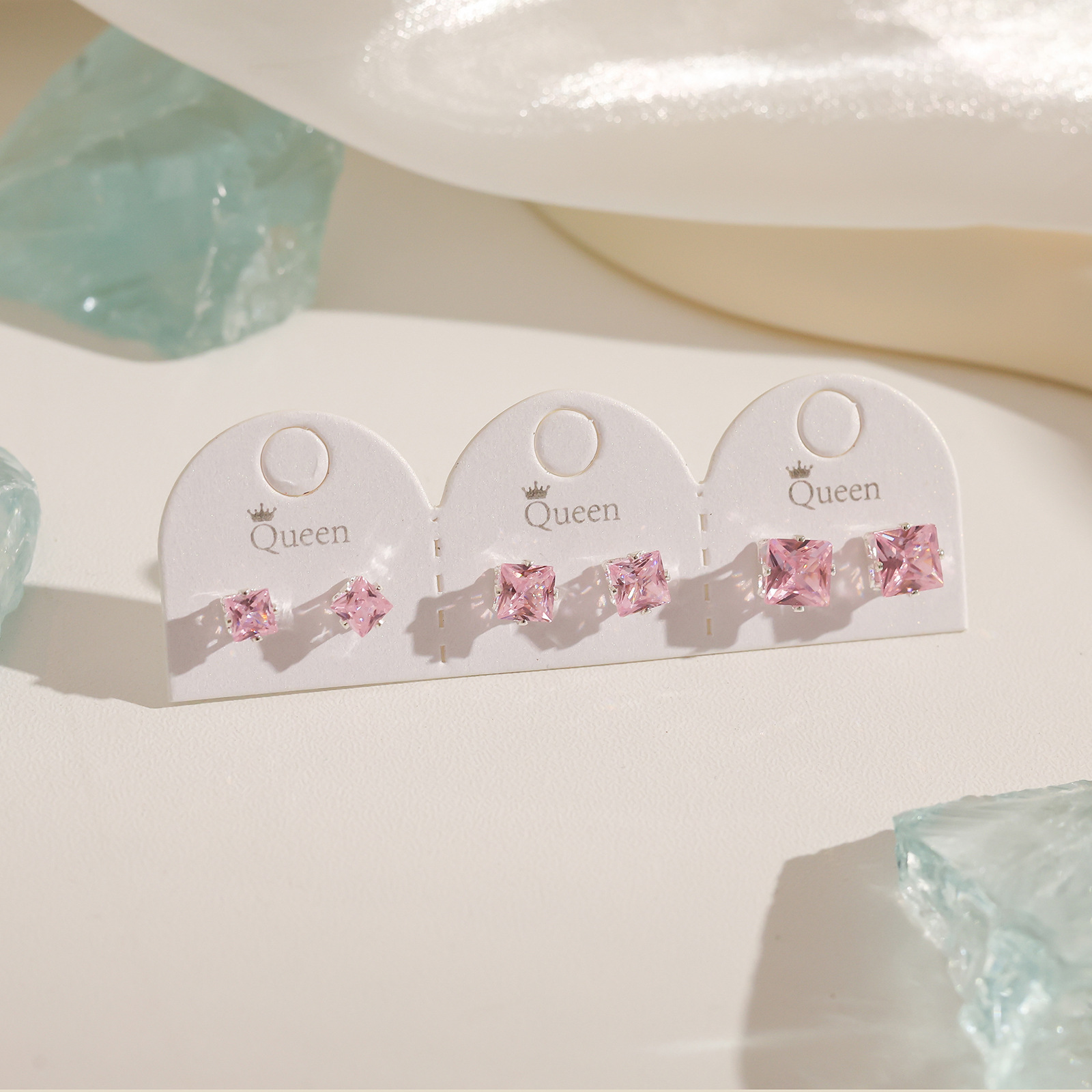 Juego de pendientes de aguja plateados, sencillos y compactos para mujer, pendientes geométricos en forma de corazón, bonitos, dulces y versátiles, venta al por mayor para puestos de mercado