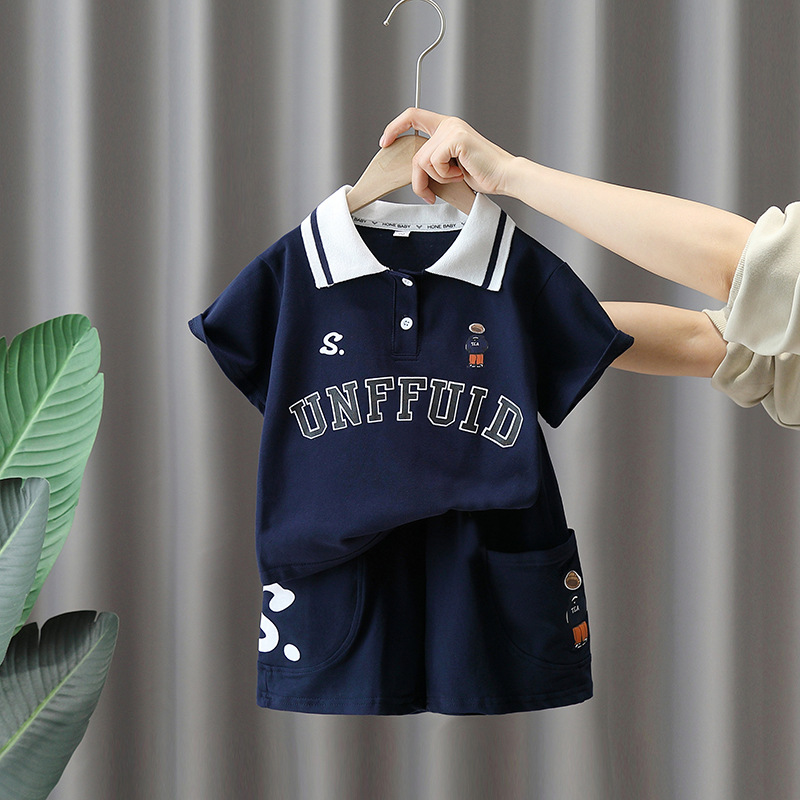 7882 traje de niño verano 2025 nueva celebridad de Internet camisa POLO con estampado de estilo occidental para niños cool chico guapo verano delgado