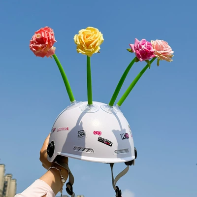 Helmet decoration rose flower, artificial Motosiklet dəbilqələri - no-helmet-4-roses