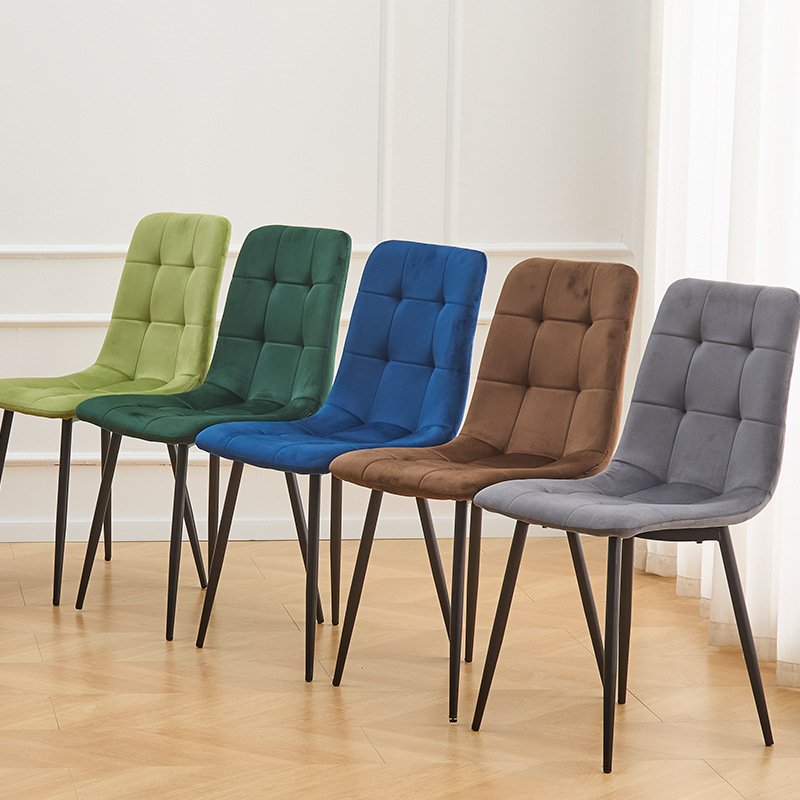 Silla de comedor minimalista moderna silla de respaldo de color de hierro forjado para el hogar, restaurante, hotel, negociación de lujo ligero, silla de ocio de paquete suave