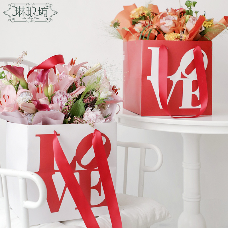 Internet celebridad cuadrado ramo bolsa regalo embalaje caja portátil suerte 2 ins bolso de mano ramo fresco embalaje