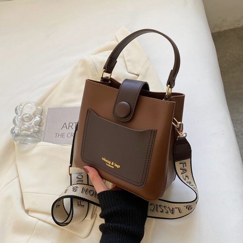 This year's popular bags 2024 new fashion spring fashion portable shoulder women's bag crossbody versatile retro bucket bag
