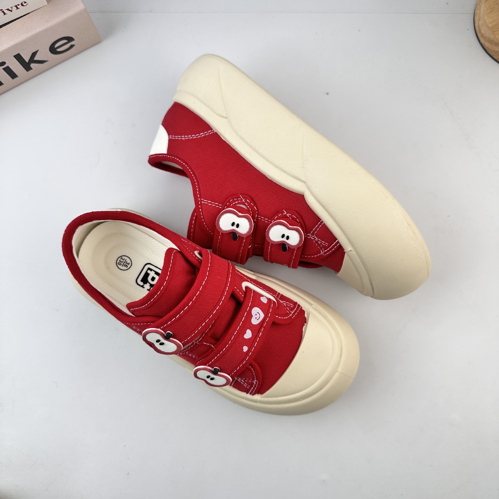 Yuanbo 2025 otoño nuevos zapatos de lona, zapatos de skate transpirables, zapatos blancos de suela gruesa de mujer, zapatos deportivos casuales, zapatos de pan