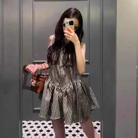 2025夏天度假风设计感灰色格纹蛋糕蓬蓬裙甜美少女无袖连衣裙