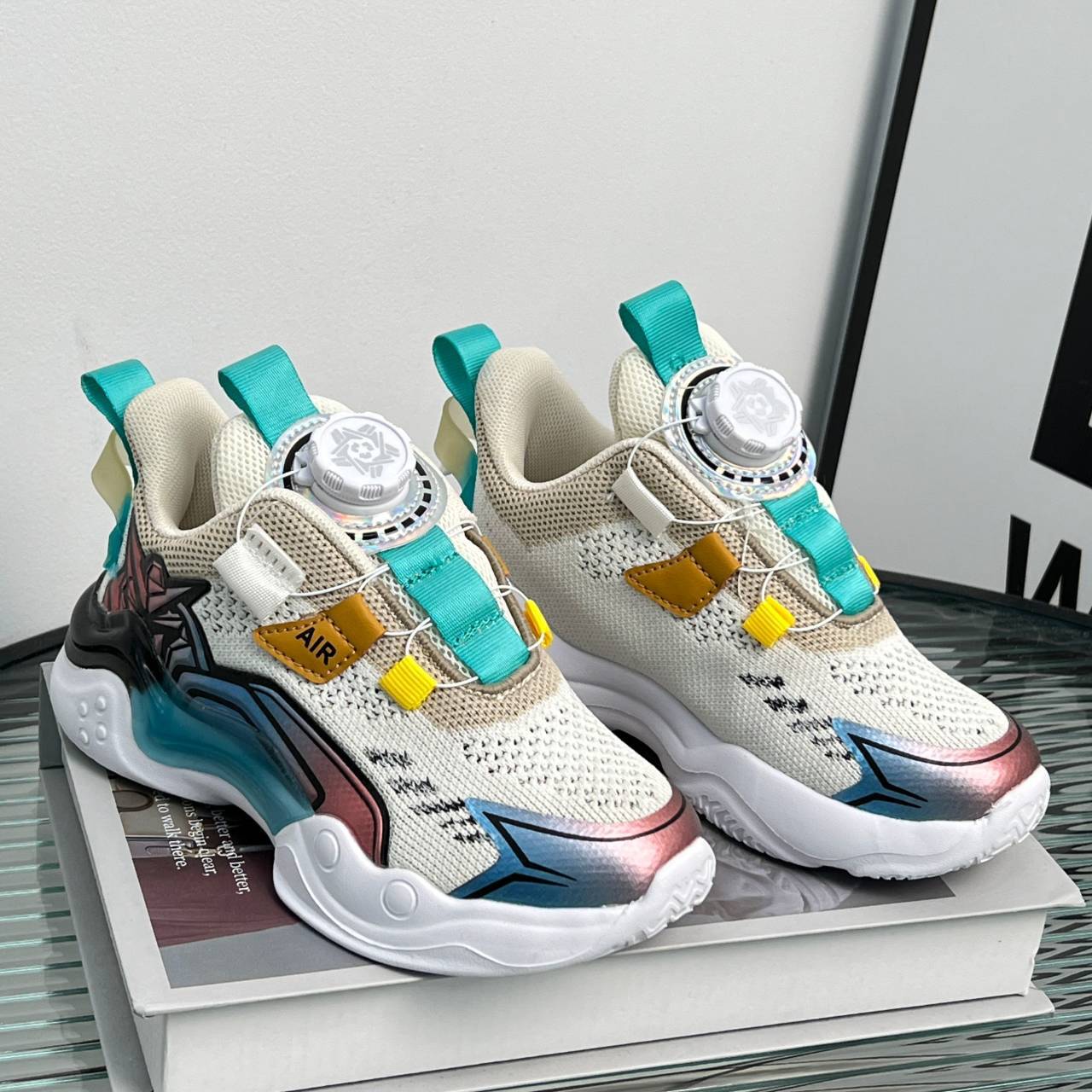 Trendiga andningsbara mesh-basketkängor för barn_voghion.com