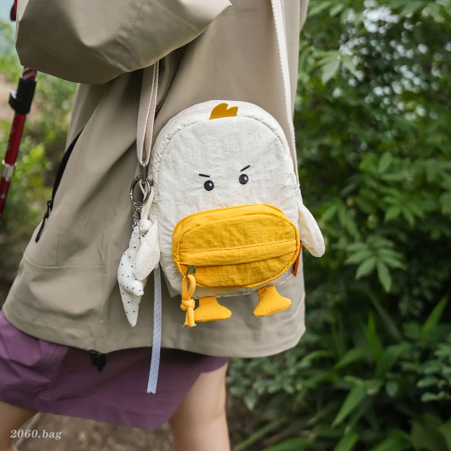 Bolsos lindos para mujeres nuevos teléfonos móviles pato 2026 bolsos portátiles diseño de dibujos animados sensación de nicho mochila