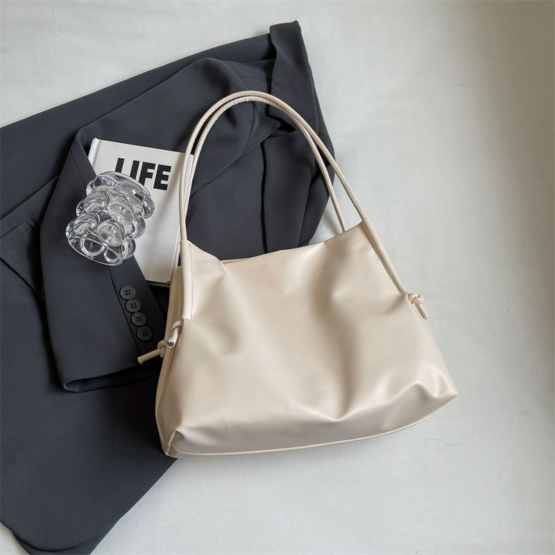 Primavera y verano bolsas populares de gran capacidad para mujeres 2024 nueva moda bolsas de hombro axilar de alta calidad bolsas de viaje