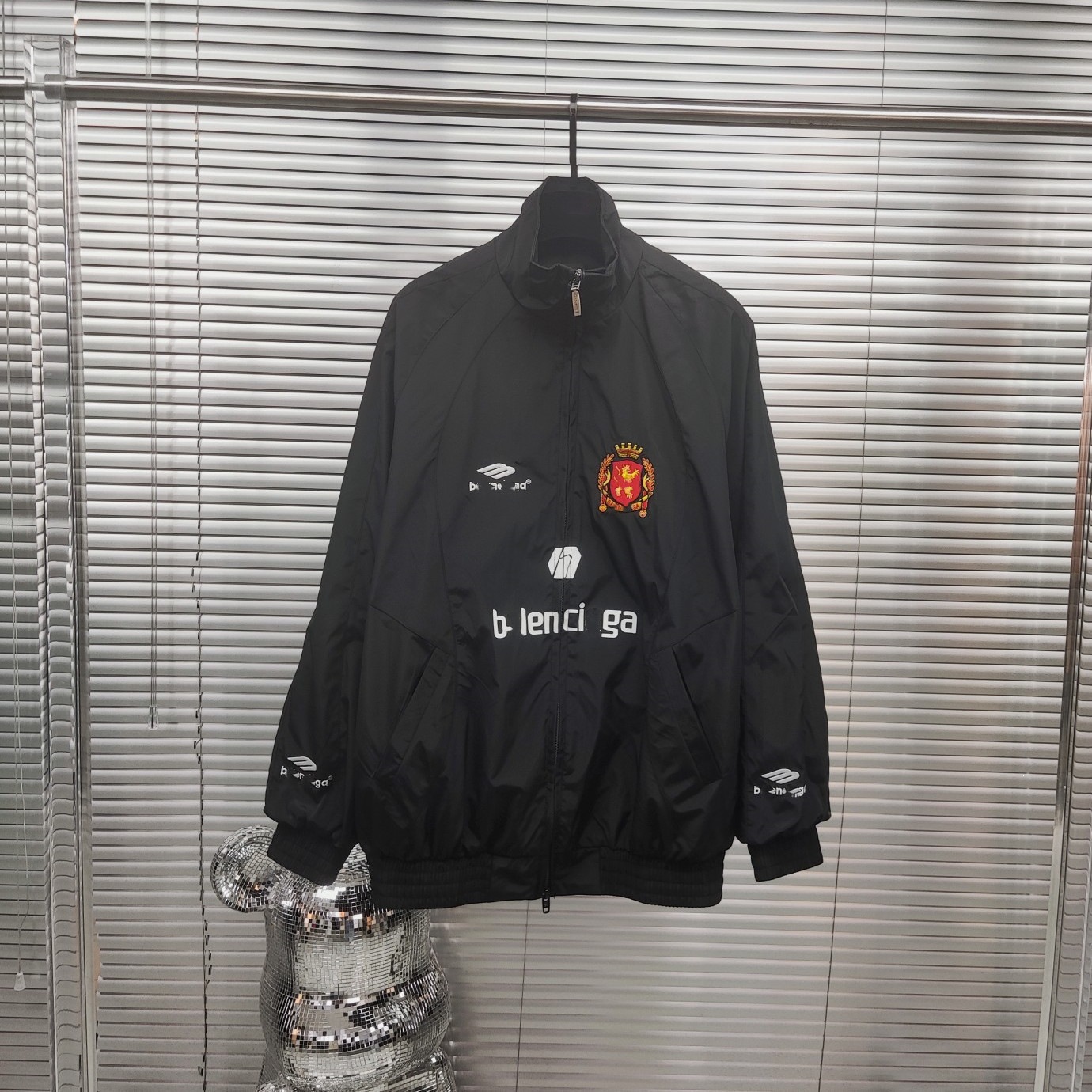 Chaqueta Cortaviento de Algodón, Corte Holgado, Unisex, Letras Bordadas del Manchester United | Resistencia al Agua