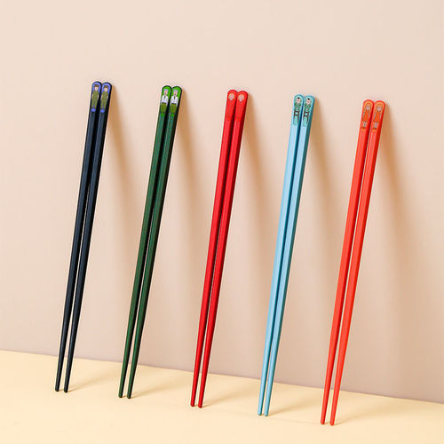 Set of 5 Family Nail Chopsticks - Moistureproof and Slip-Resistant, Five Colors, Separate Eating Spoons, Slip-Resistant, Character and Scenery Design, Alloy Chopsticks with Card Packaging