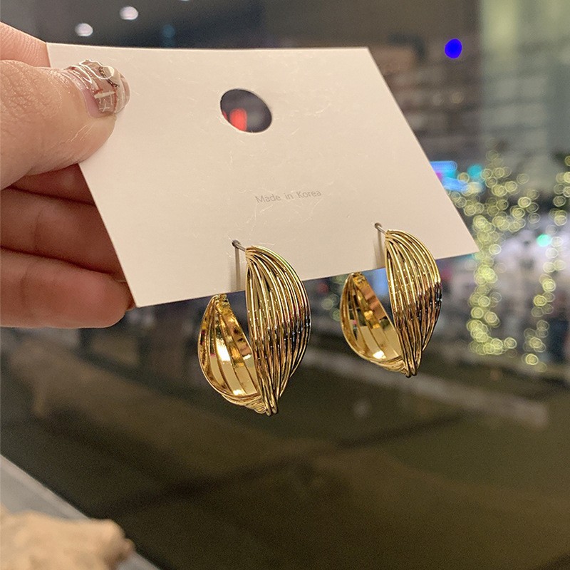 Pendientes ovalados simples de aguja de plata Pendientes de tendencia de personalidad transfronteriza europea y americana Pendientes de diseño de todo fósforo de nicho al por mayor