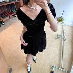 现货【甜美少女】泡泡袖抽褶V领迷你连衣裙