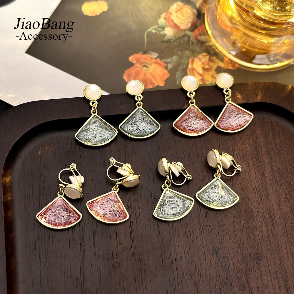 Pinza de oreja en forma de abanico de cristal de moda coreana Pendientes de diseño de nicho de alta gama sin orejas perforadas Pendientes de lujo ligero de nicho simple