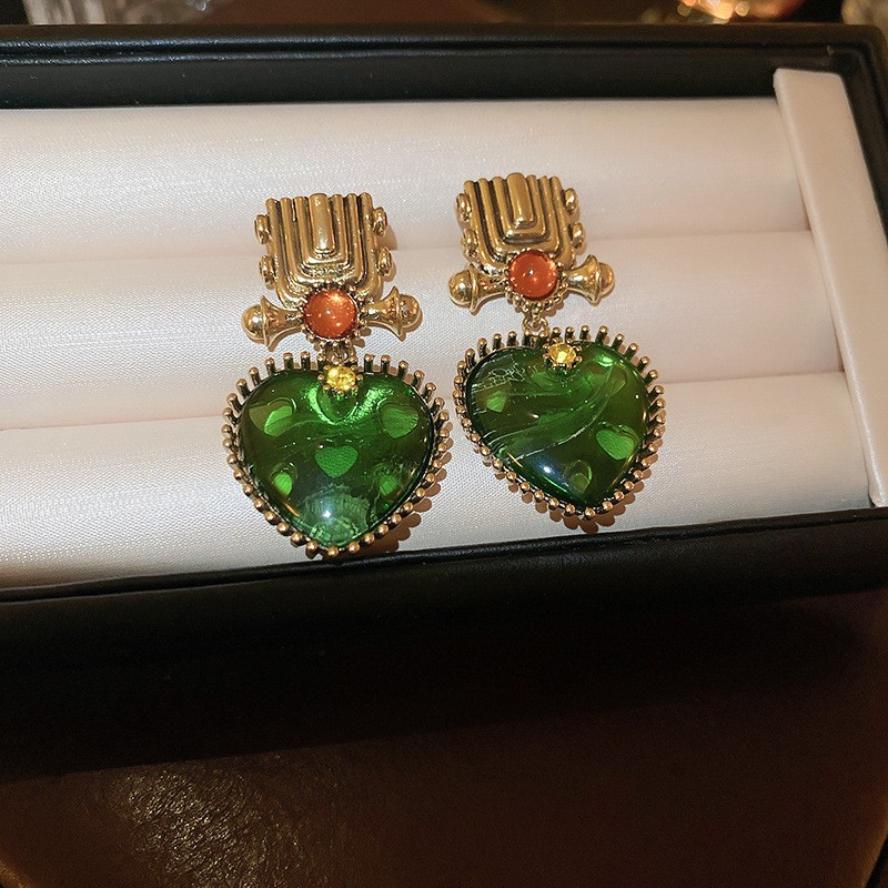 Aguja de plata Vintage medieval Pendientes en forma de serpiente con incrustaciones de diamantes Pendientes de personalidad de nicho femenino Pendientes de temperamento de lujo ligero y de alta calidad