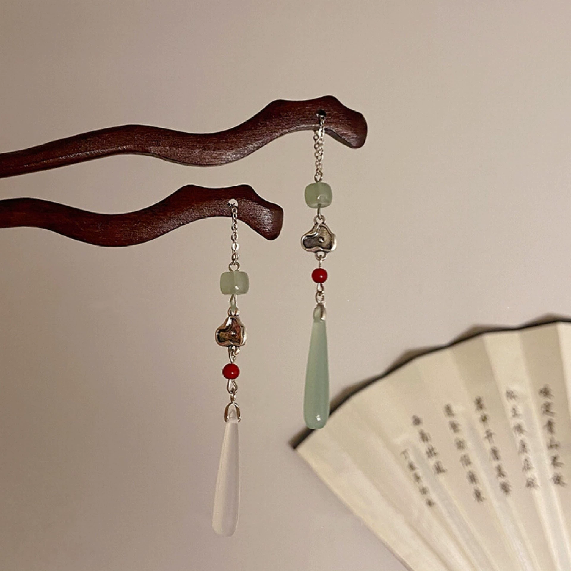 2023 Новый горячий стиль Новый китайский стиль имитация нефрита Капля воды кисточка шпилька антикварные простые аксессуары ханьфу деревянная шпилька