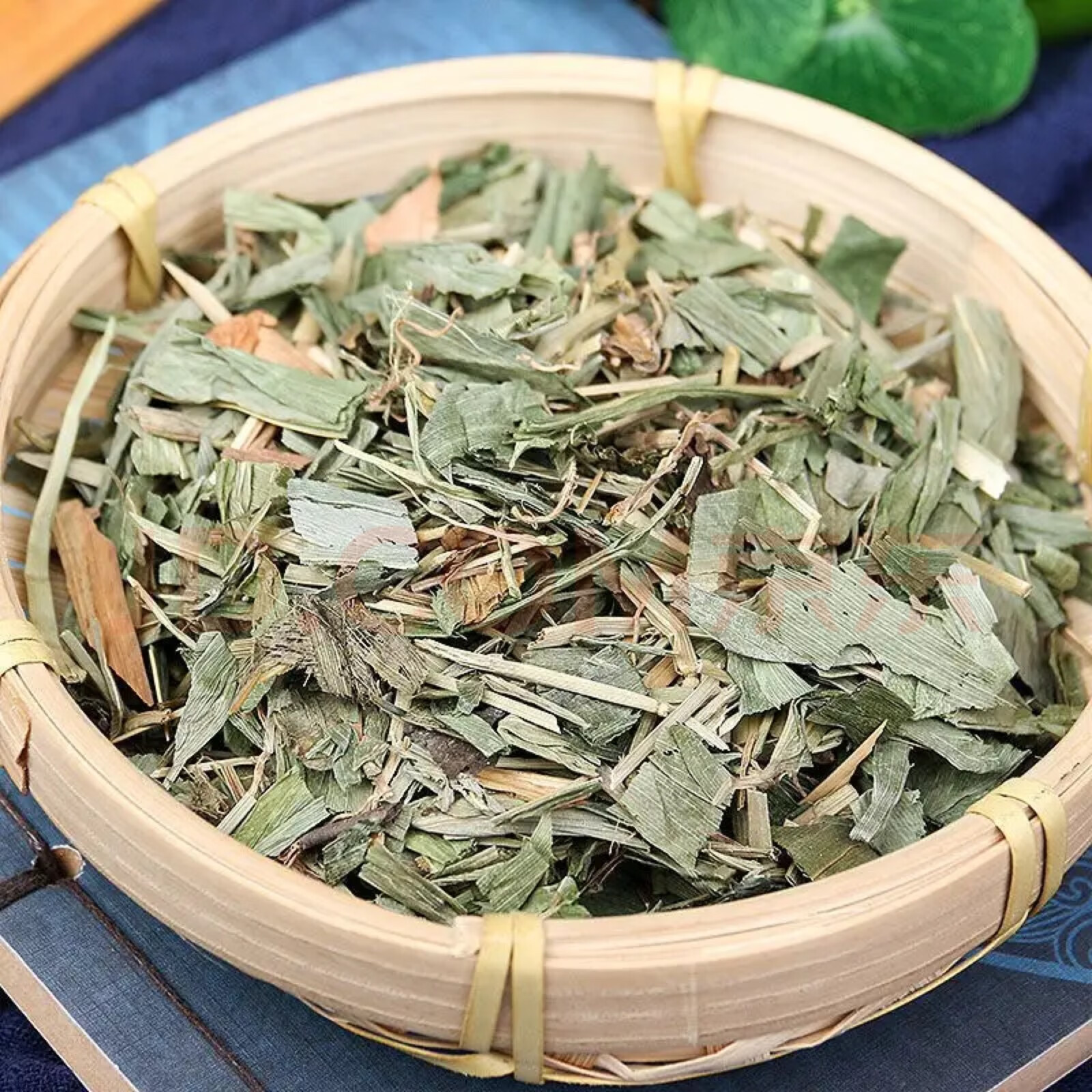Dried Lophatherum Herb Dan Zhu Ye 500g Loose Herbal Leaves for Water Infusions and Decoctions in use