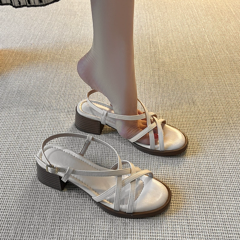 В наличии~~Женские летние новые стильные ретро-тапочки на среднем каблуке с перекрестными ремешками на толстом каблуке и тонкими ремешками.