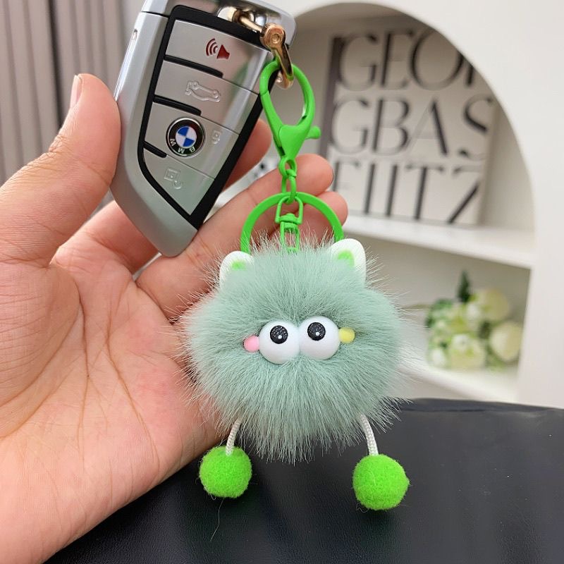 Suministro de nuevos lindos dibujos animados elfos de carbón pequeño colgante de pelusa colgante llavero de automóvil bolso colgante