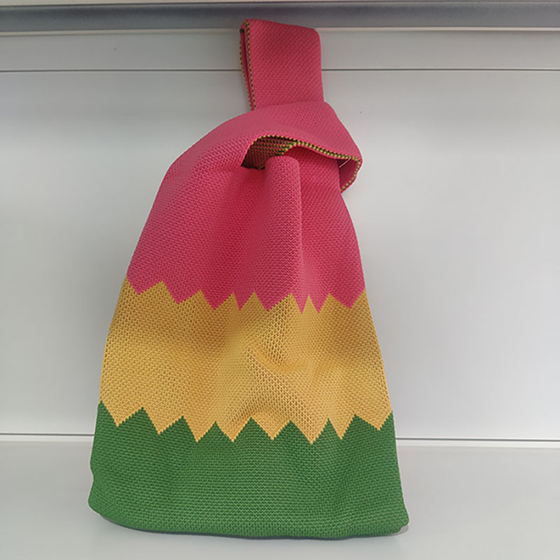 Nuevo bolso de punto para teléfono para mujer, bolso tejido suave en colores dopamina, bolso de mano con forma de corazón en estilo coreano con bloques de color.