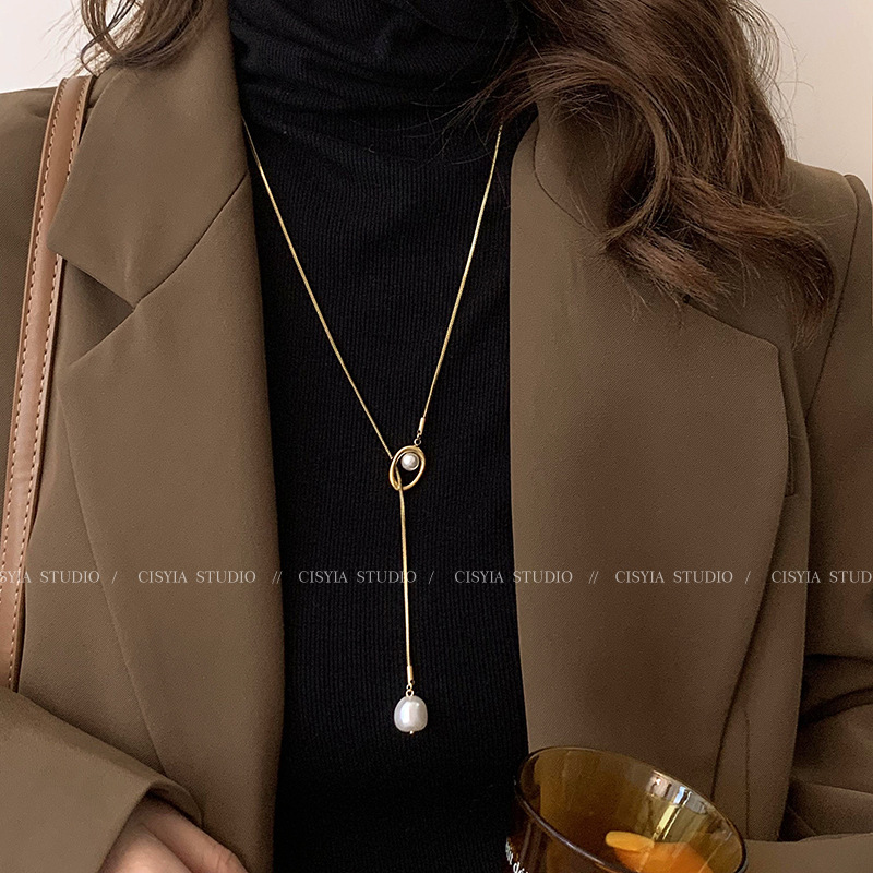 Long Necklace for Women in Autumn and Winter Retro Pearl Gold Sweater Chain Temperament High-End Light Luxury Accessories Long Necklace for Women in Autumn and Winter Retro Pearl Gold Sweater Chain Temperament High-End Light Luxury Accessories