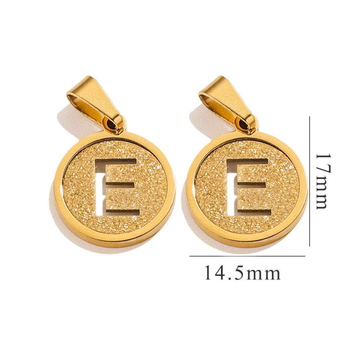 Acero inoxidable redondo prensado 18K titanio acero letras colgante personalidad nicho diseño de moda moda moda DIY joyas colgante