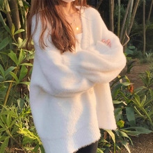 早秋季穿搭水貂绒白色毛衣女秋冬外穿慵懒松弛感针织开衫外套