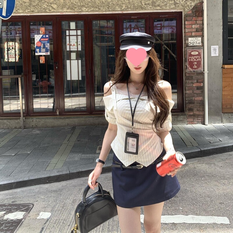 French-Style One-Shoulder Striped Lace Shirt for Women, Early Spring Pure Desire Spicy Girl Style, Adjustable Shoulder Straps, Slim-Fit Short Top French-Style One-Shoulder Striped Lace Shirt for Women, Early Spring Pure Desire Spicy Girl Style, Adjustable Shoulder Straps, Slim-Fit Short Top