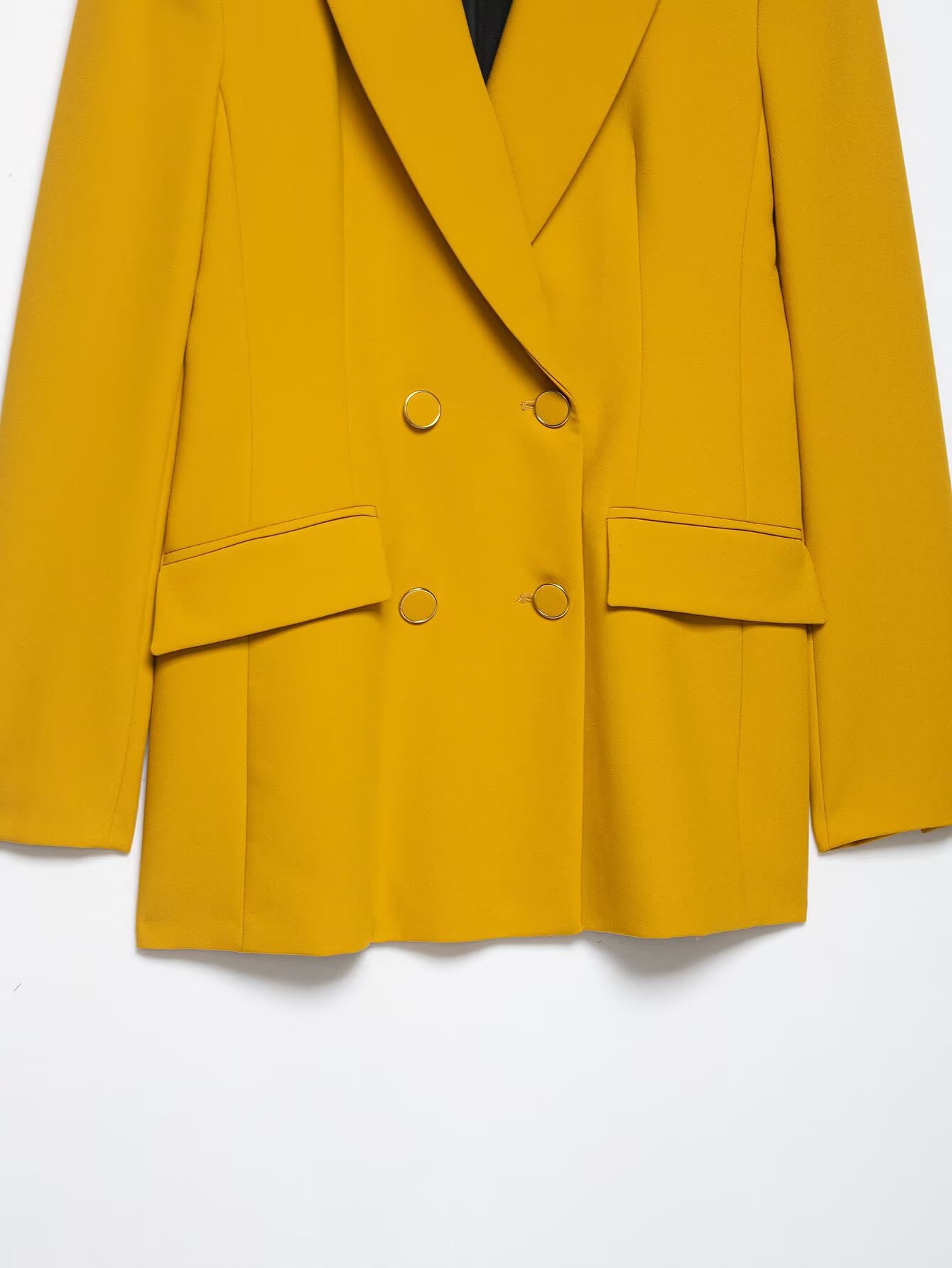 Dames broekpak met blazer met schoudervullingen en hoge taille_voghion.com