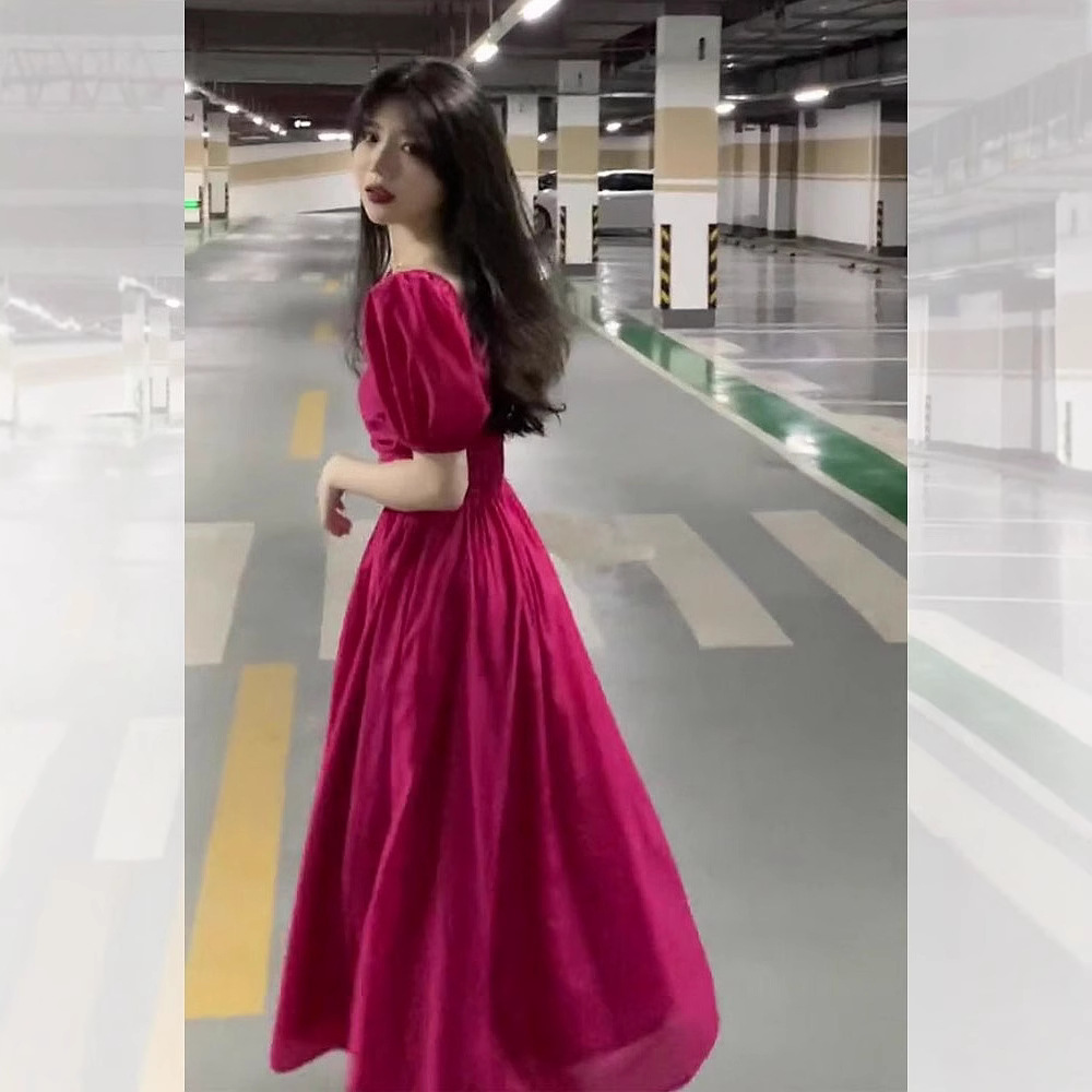 Đầm suông midi họa tiết hoa hồng đỏ tay ngắn cổ tròn — Váy liền màu đỏ hoa hồng