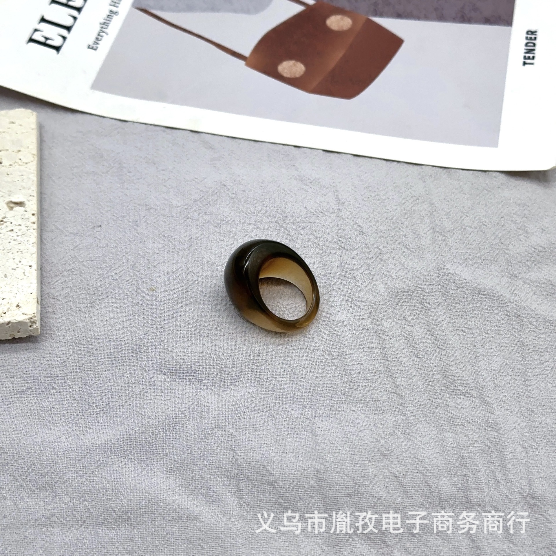 Tiktok popular anillo de resina diseño de nicho versátil anillo de pan al vapor de alto grado anillo brillante anillo de dedo índice