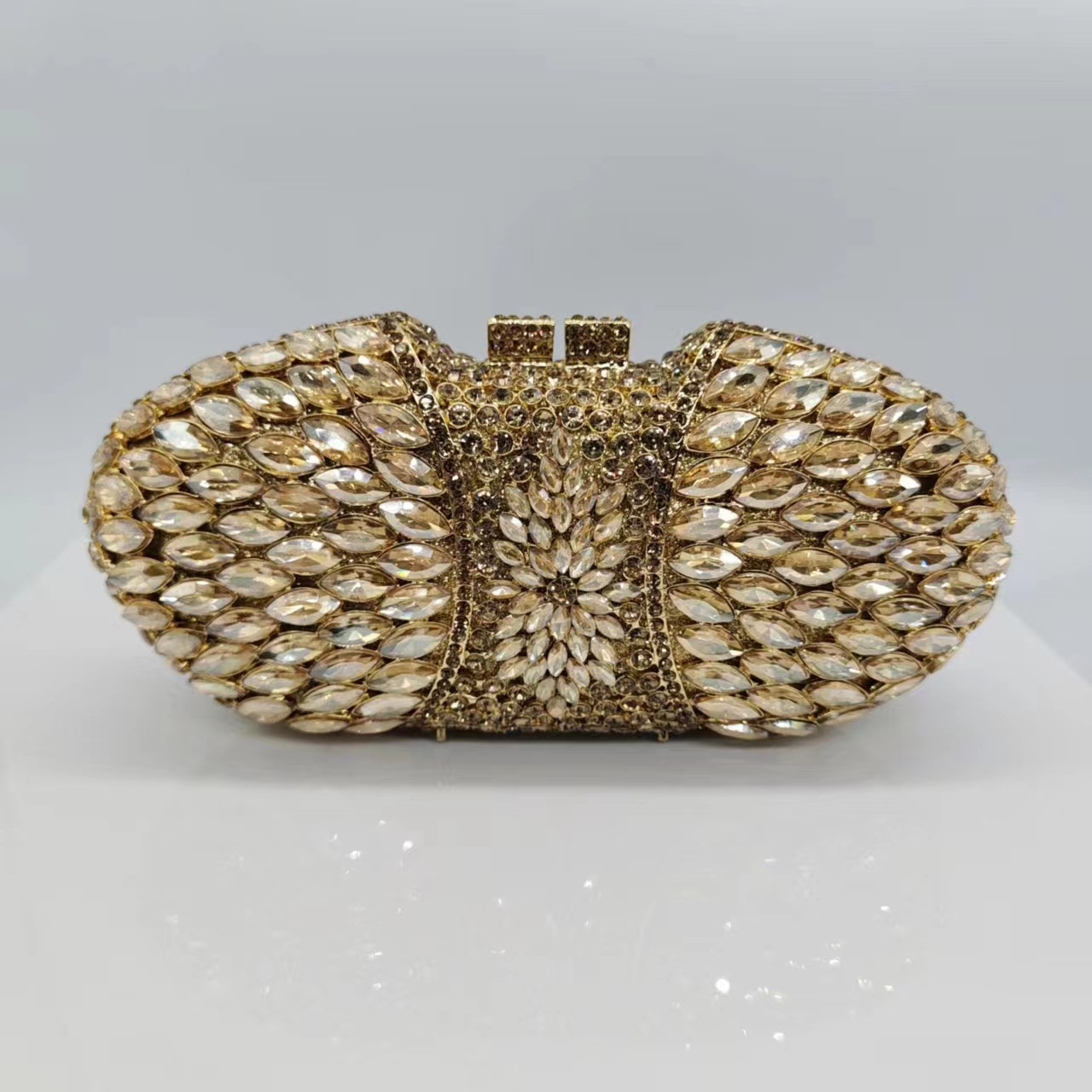 Nuevo paquete de diamantes para la cena, caja metálica dura, bolso de diamantes, bolso de fiesta europeo y americano, bolso de mujer