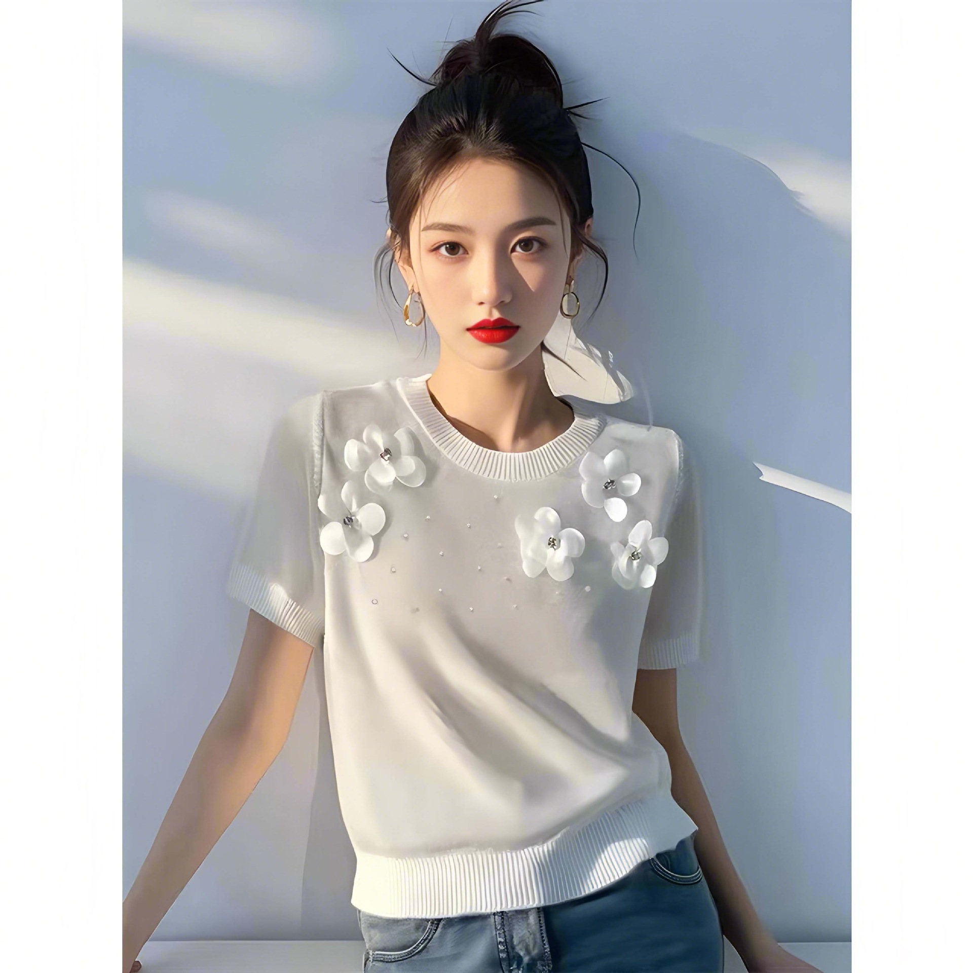 Top de punto de flores tridimensionales blancas primavera y verano para mujer nuevo diseño único y hermoso hombro recto delgado camiseta de manga corta