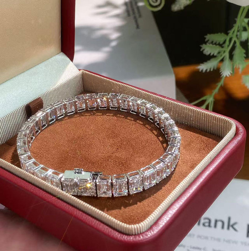 18K Gold Tennis Bracelet with Lab-Grown Emeralds and Diamonds in 20, 30, 40, and 50 Carat Sizes, Platinum 950 Bracelet 18K Gold Tennis Bracelet with Lab-Grown Emeralds and Diamonds in 20, 30, 40, and 50 Carat Sizes, Platinum 950 Bracelet