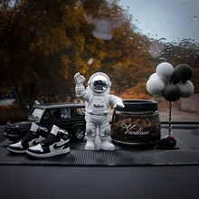 宇航员高级香薰中控台摆件太空人高档大G车载模型车内装饰品香水