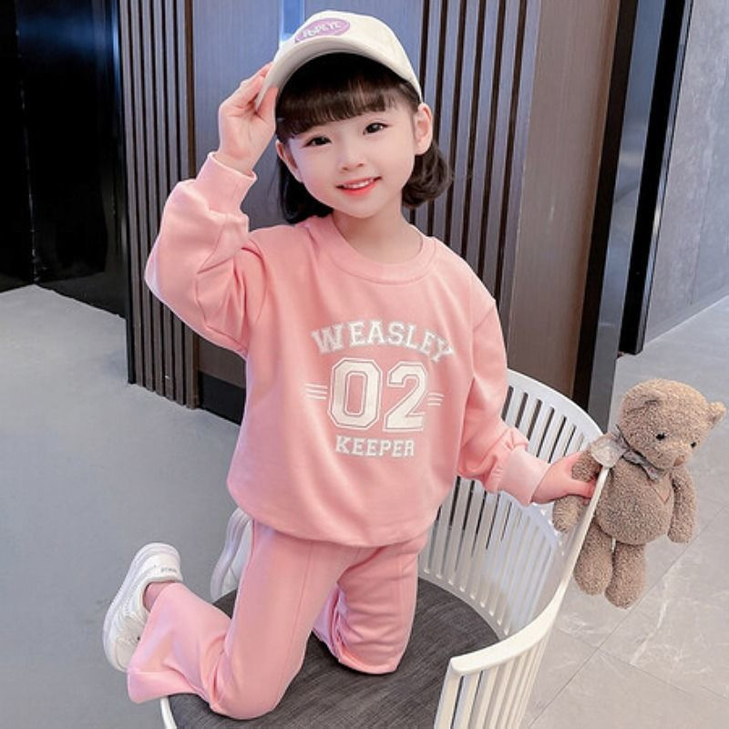 Traje para niñas Primavera y otoño 2023 Nuevo estilo occidental para niñas Suéter de estilo coreano Pantalones de dos piezas Top de moda para niños