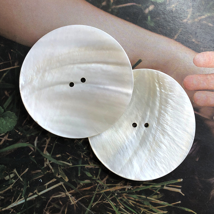 White Shell Round Two-Hole Button Women's Coat Woolen Decorative Button Shell Button