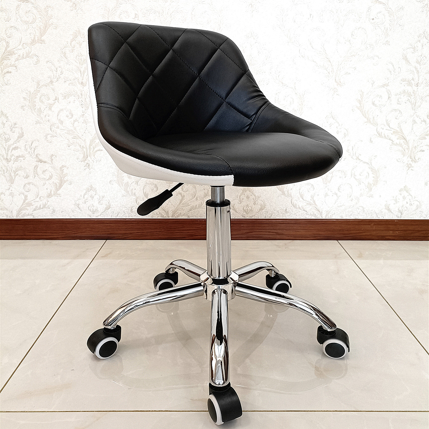 흰색과 검정색 다이아몬드 블록 풀리 모델