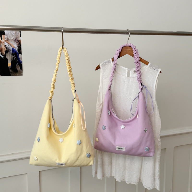 Capacious shoulder bag