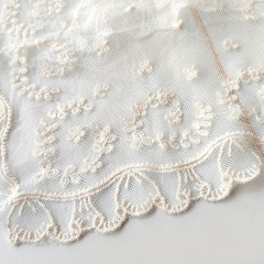 レースネット布のテーブルクロス防塵カバーの四角いテーブルマットの装飾刺繍のスカーフのシンプルなスタイル