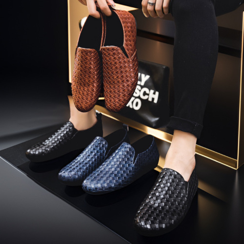 2024 Autumn New Bean Bean Shoes Soft Sole Soft Face Youth Fashionable Woven Breathable One-Piece Casual Men's Leather Shoes