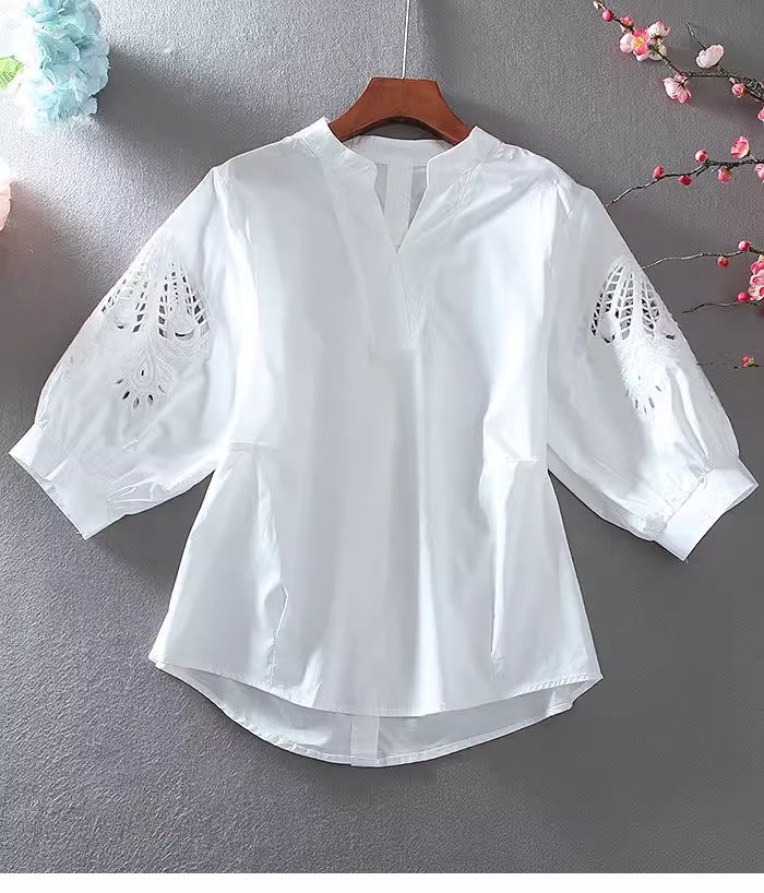 Áo sơ mi nữ cổ chữ V cotton tay lửng thiết kế khoét lỗ thanh lịch — Màu xanh lam nhạt chi tiết 2