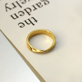 项链;耳环;戒指