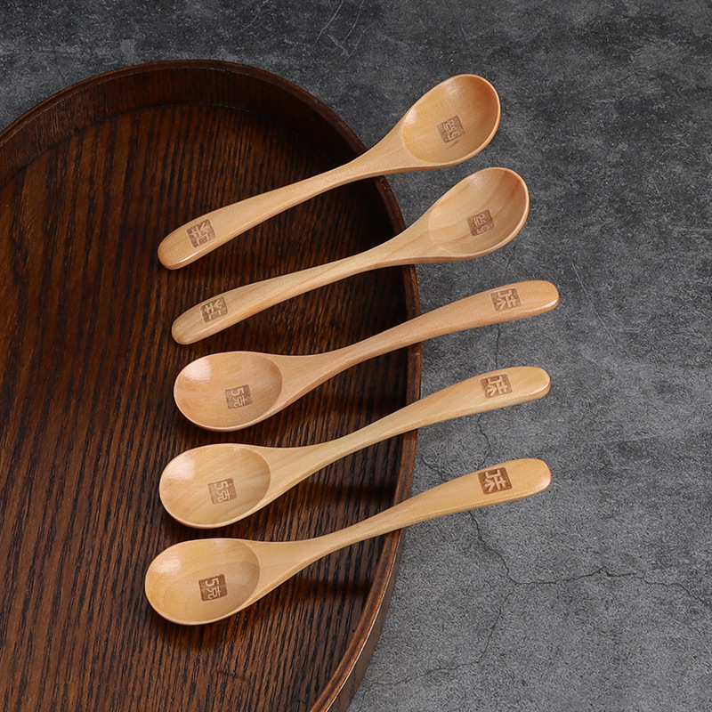 Directo de fábrica anti-escaldar cuchara de los niños de madera chino pequeña cuchara de madera los niños aprenden a comer cuchara de madera en stock al por mayor