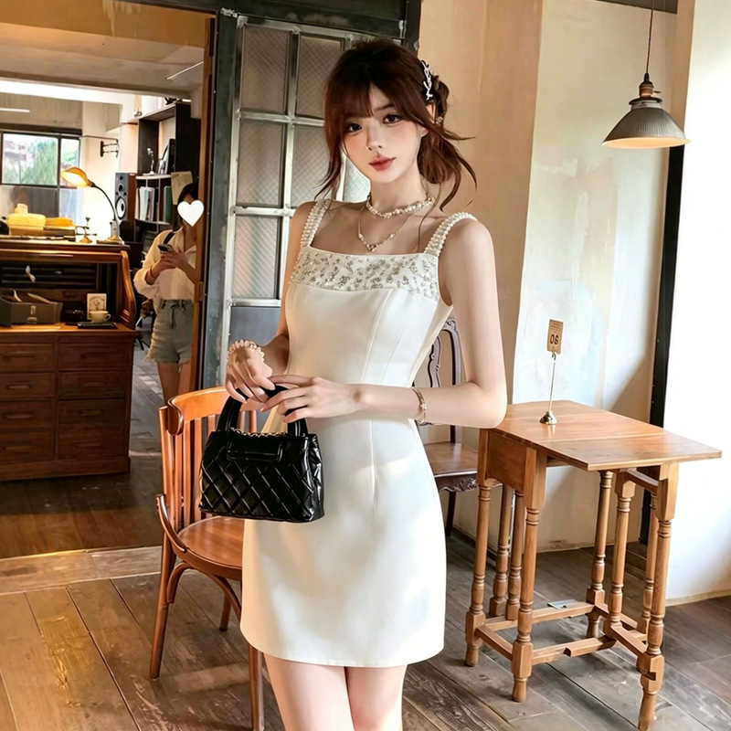 French-Style Socialite Chanel-Inspired Spaghetti Strap Dress for Women, Suitable for Parties and Birthdays, with a Fitted Waist and Satin Finish