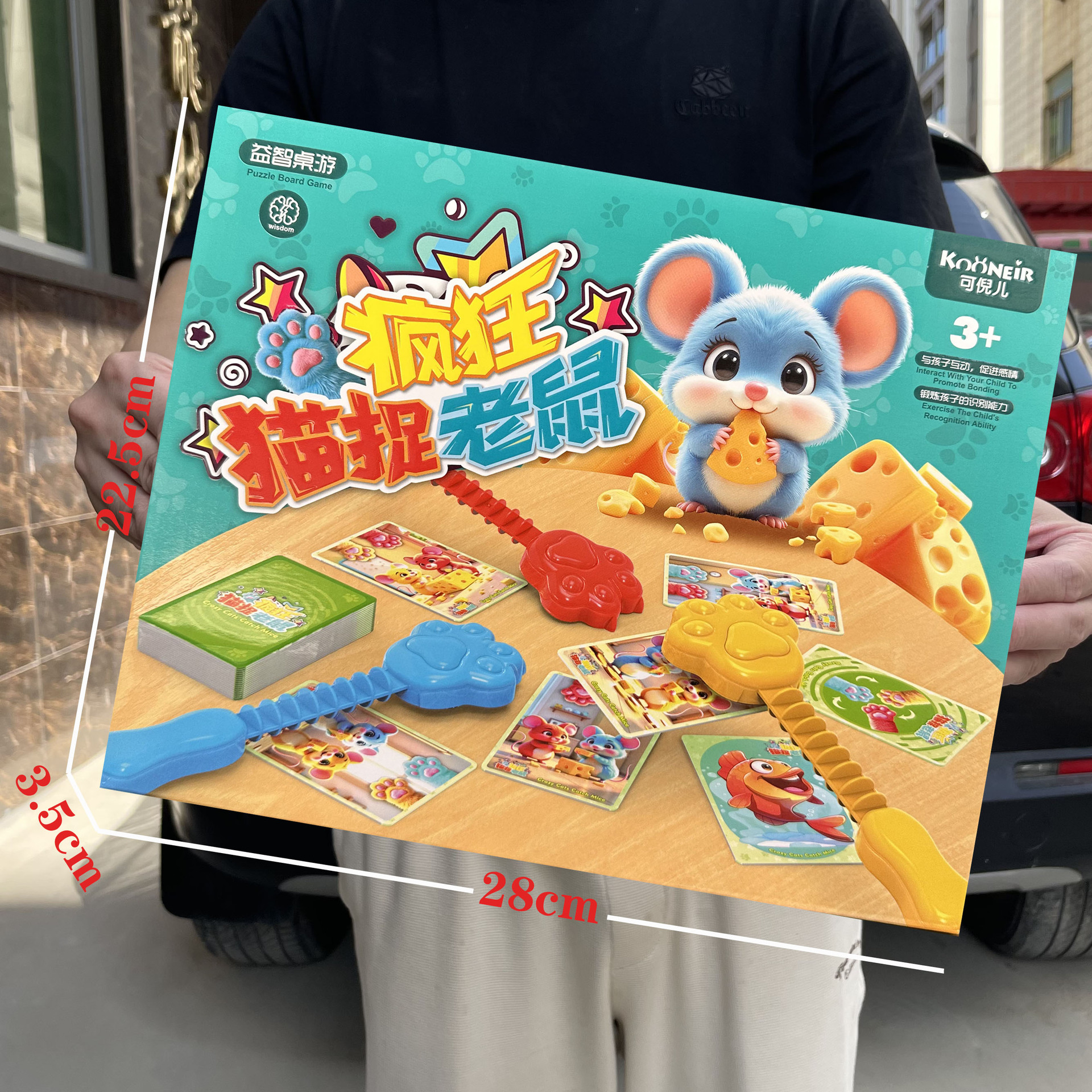 子供のままごとは楽しくて、ミニの食事をします。