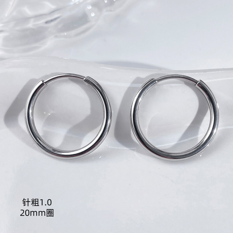 Nuevos desplazamientos de moda con pendientes de círculo grande, ligero y lujoso, temperamento femenino de alta gama, botones para los oídos, Orejeras de círculo vegetariano, agujas para los oídos